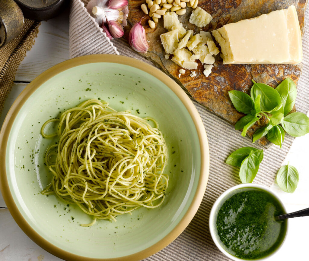 Espaguettis amb Salsa Pesto de Salses Fruits